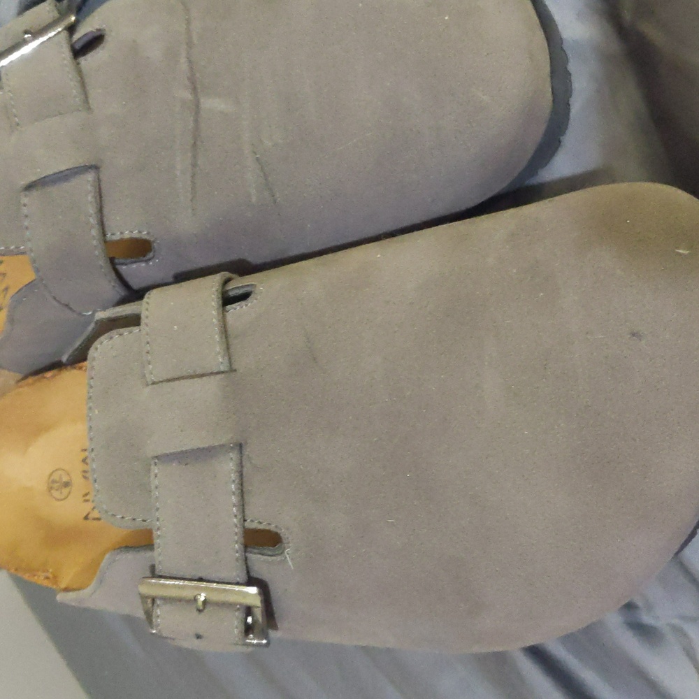 Clogs - Picture 3 of 4